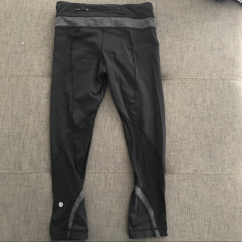 Black and Gray cropped Lulu tights.